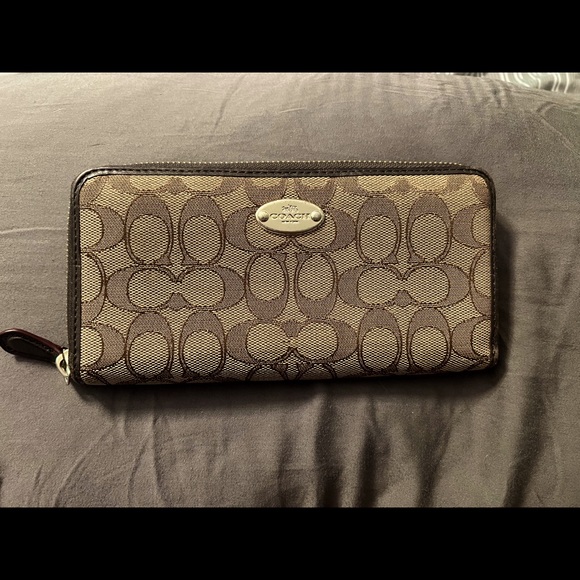COACH wallet. Used but in new condition - Picture 1 of 2